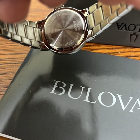 Bulova watch new in a box - Picture 8 of 8
